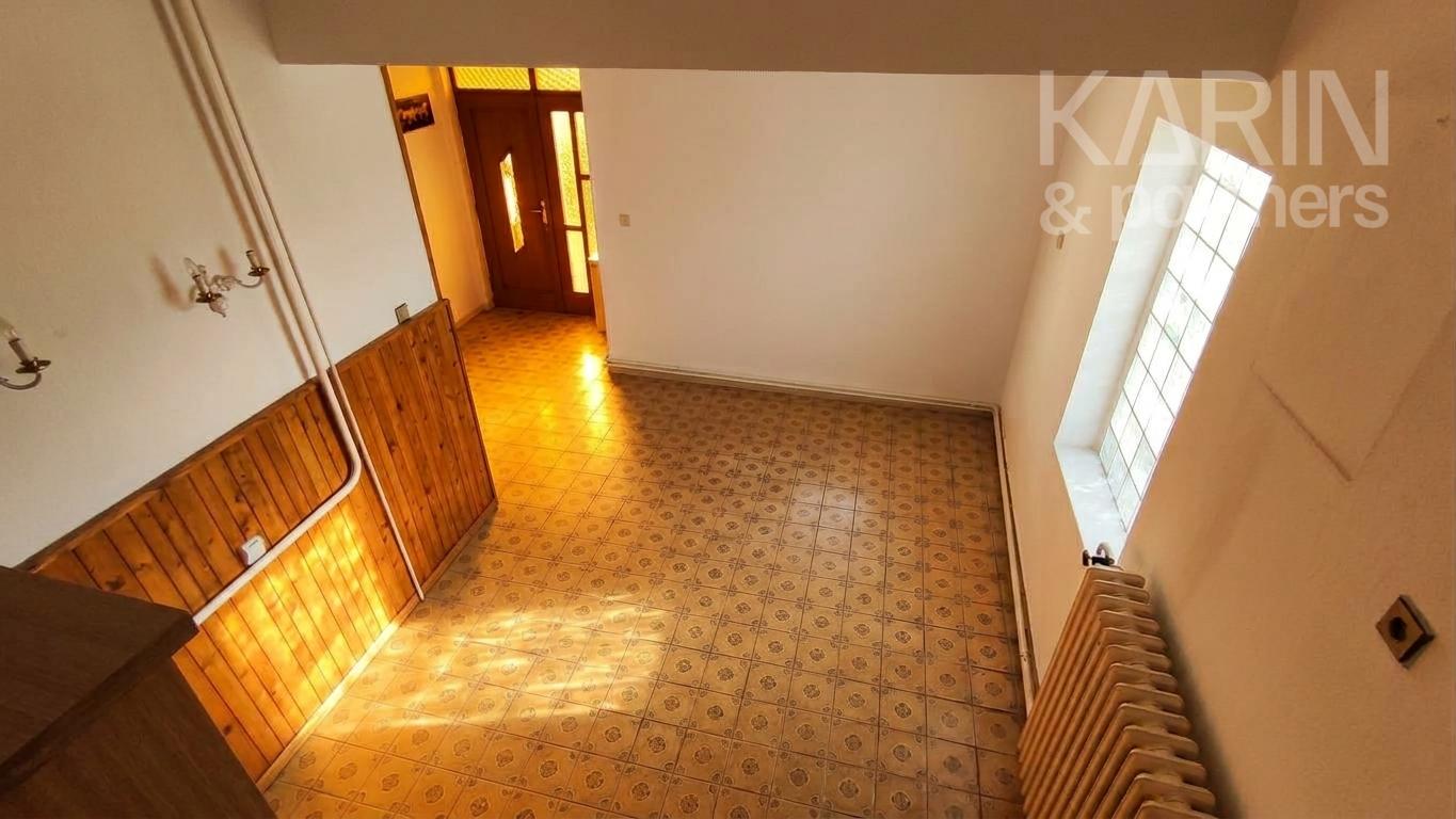 5-izbový tehlový rodinný dom s dvoma garážami a potenciálom pre bývanie podľa vlastných predstáv v prestížnej lokalite | Nové Zámky