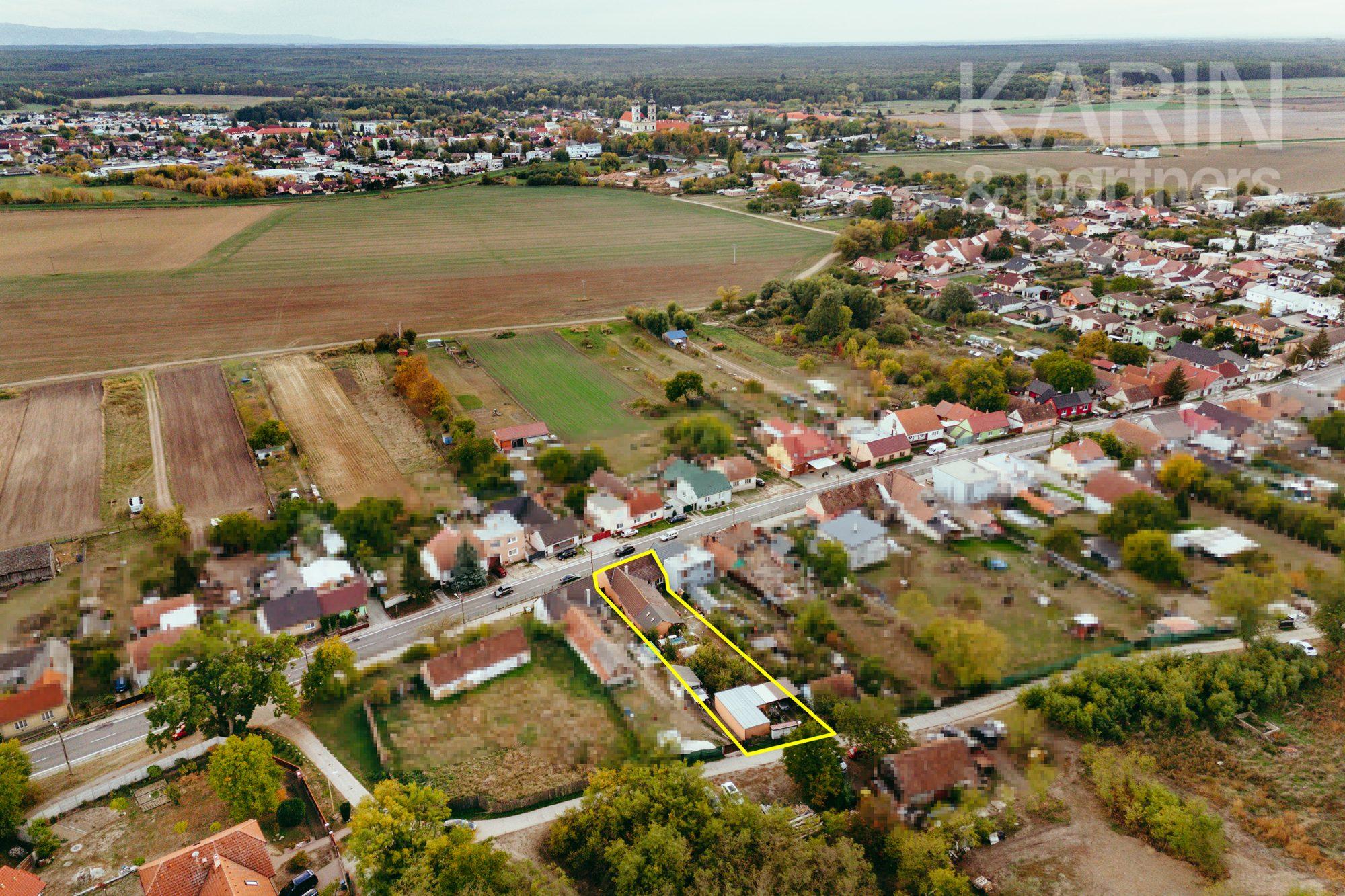 3i rodinný dom po rekonštrukcii s letnou kuchyňou a dieľňou v meste Šaštín-Stráže