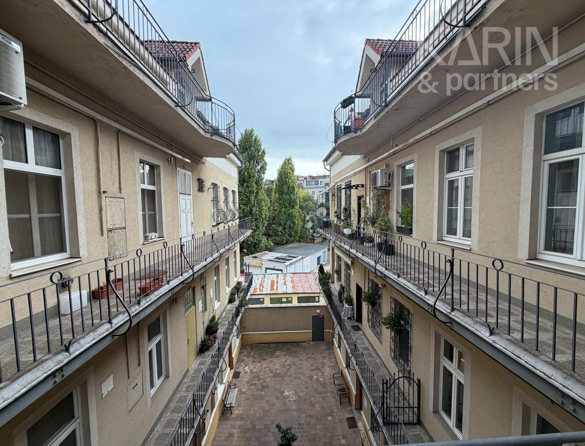 PRIESTRANNÝ A VZDUŠNÝ 3I BYT S VYSOKÝMI STROPMI V HISTORICKEJ BUDOVE