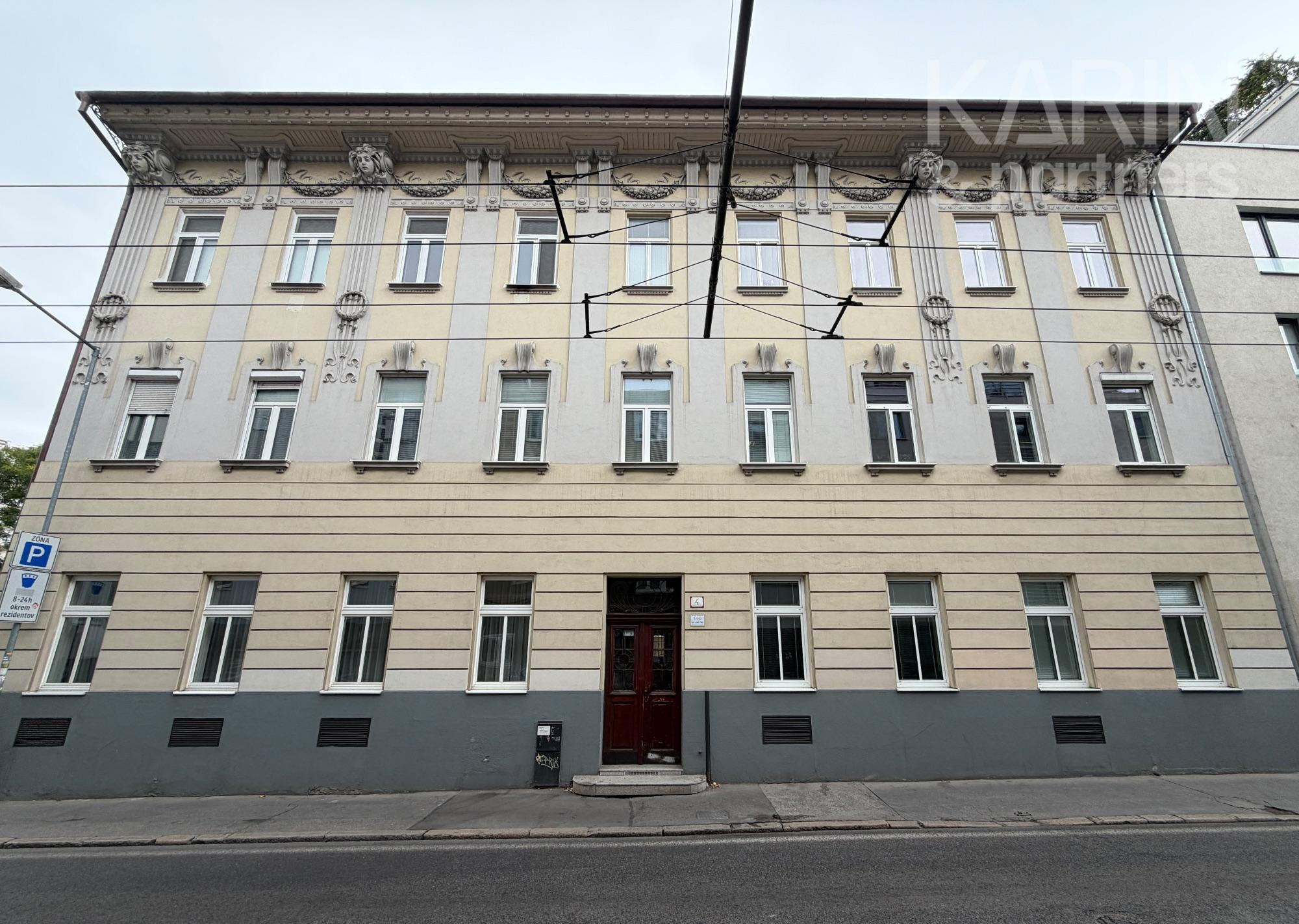 PRIESTRANNÝ A VZDUŠNÝ 3I BYT S VYSOKÝMI STROPMI V HISTORICKEJ BUDOVE
