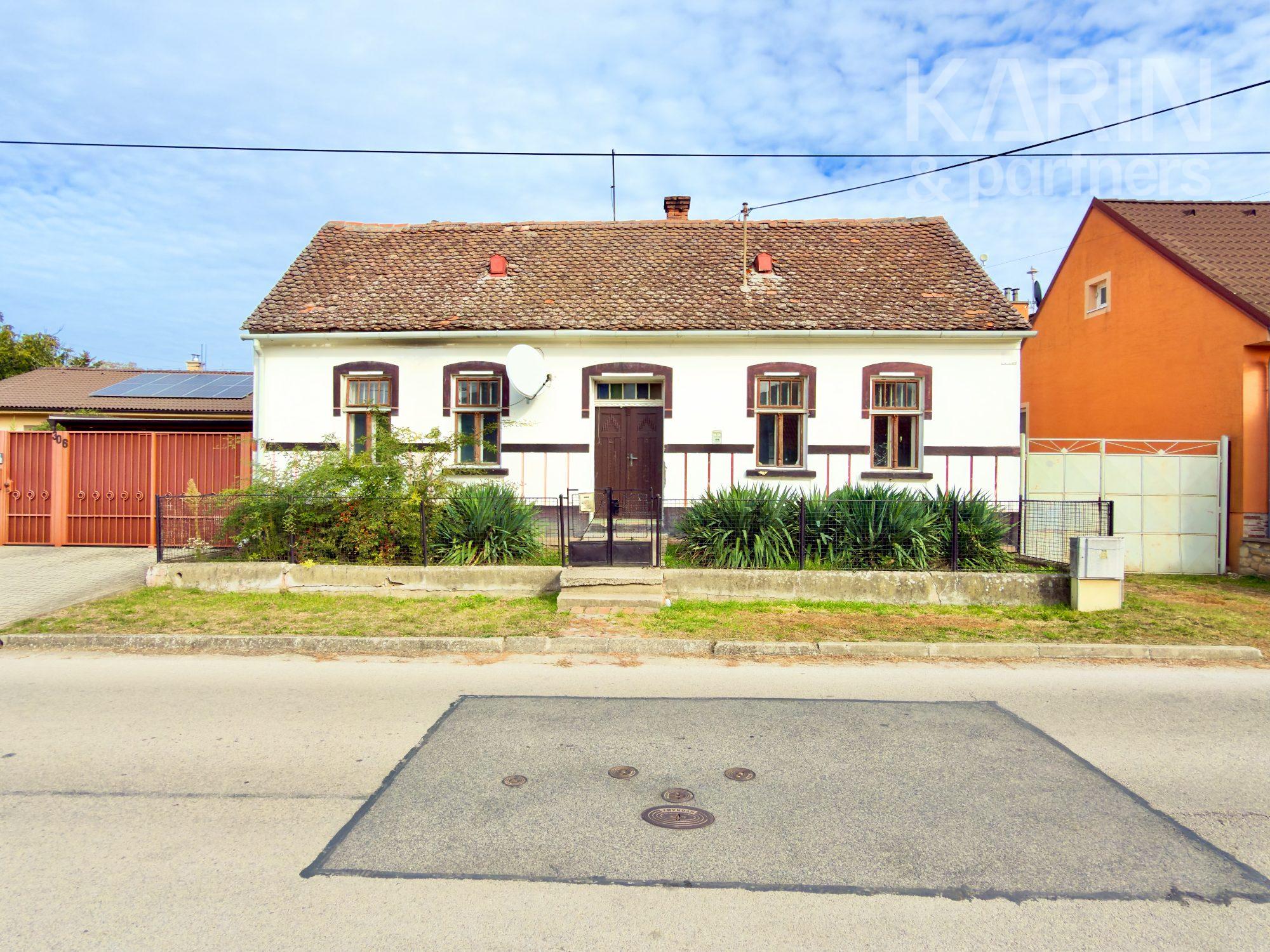 Dom s veľkým potenciálom v Gbeloch – bývanie, chalupa alebo pozemok na výstavbu